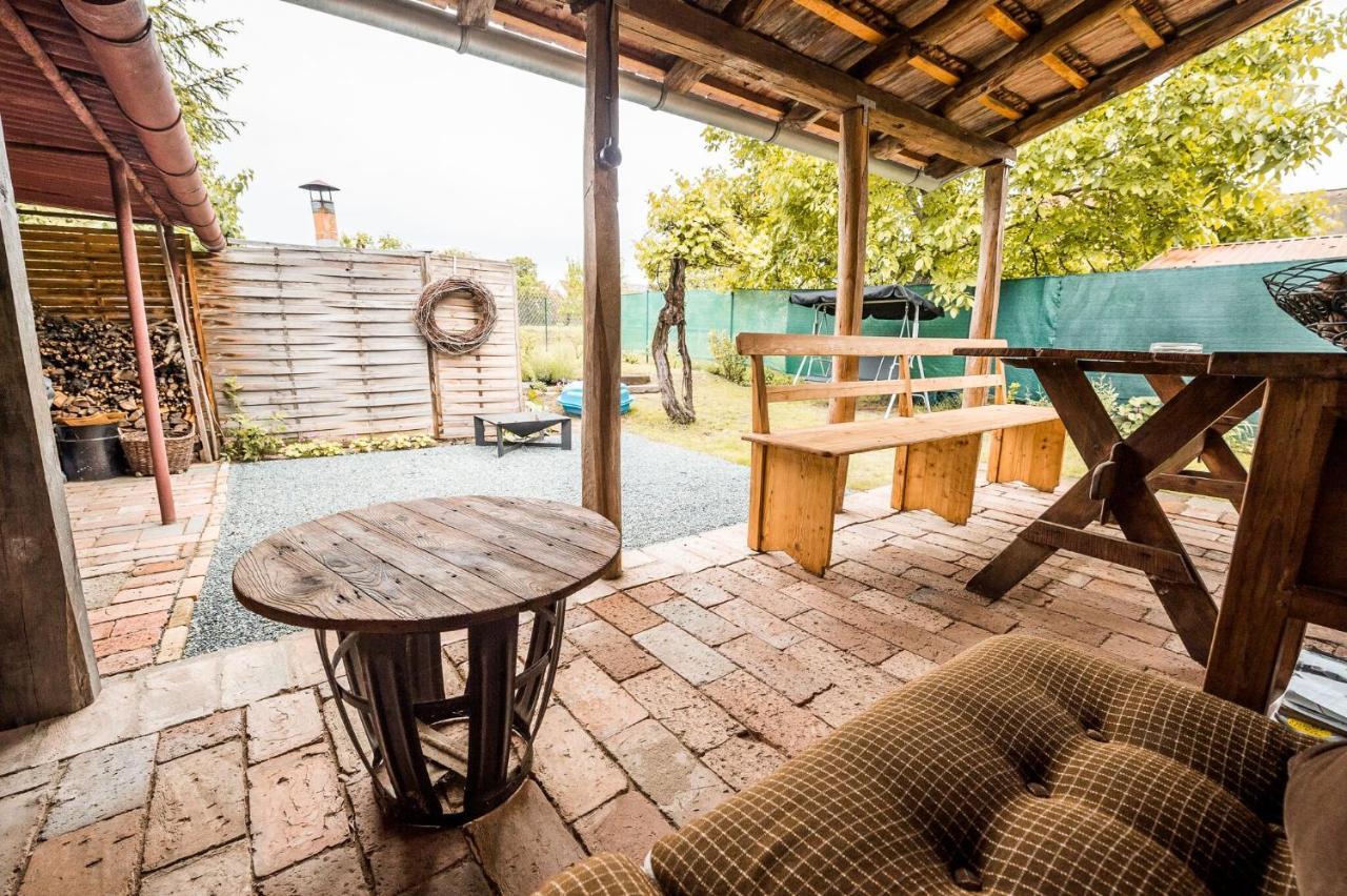 Apartman Ve Dvore Ratiskovice ภายนอก รูปภาพ