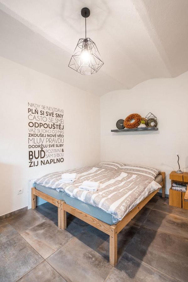 Apartman Ve Dvore Ratiskovice ภายนอก รูปภาพ