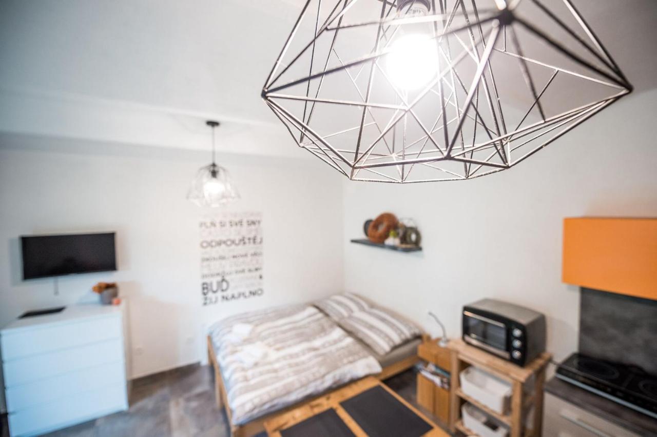 Apartman Ve Dvore Ratiskovice ภายนอก รูปภาพ