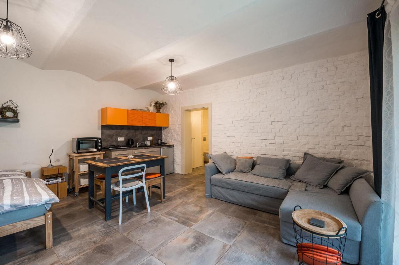 Apartman Ve Dvore Ratiskovice ภายนอก รูปภาพ